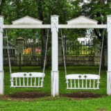 Jak opravit houpačku na zemi: betonování a instalace v zemi